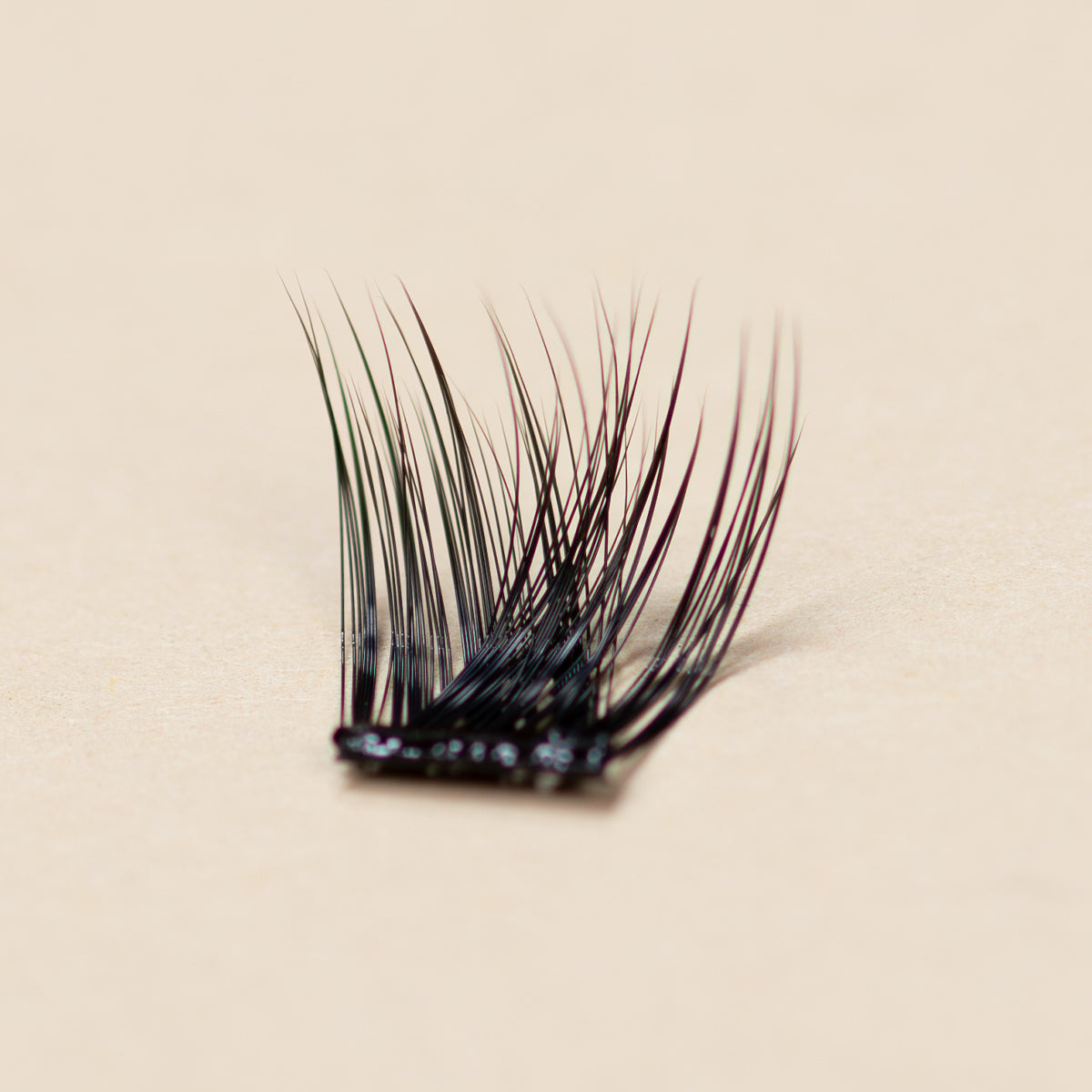 KYRO Pre-Glued Whispy Medium - Press-On Lashes